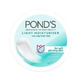 POND’S Light Moisturiser Non-Oily Fresh Feel With Vitamin E + Glycerine 300ml